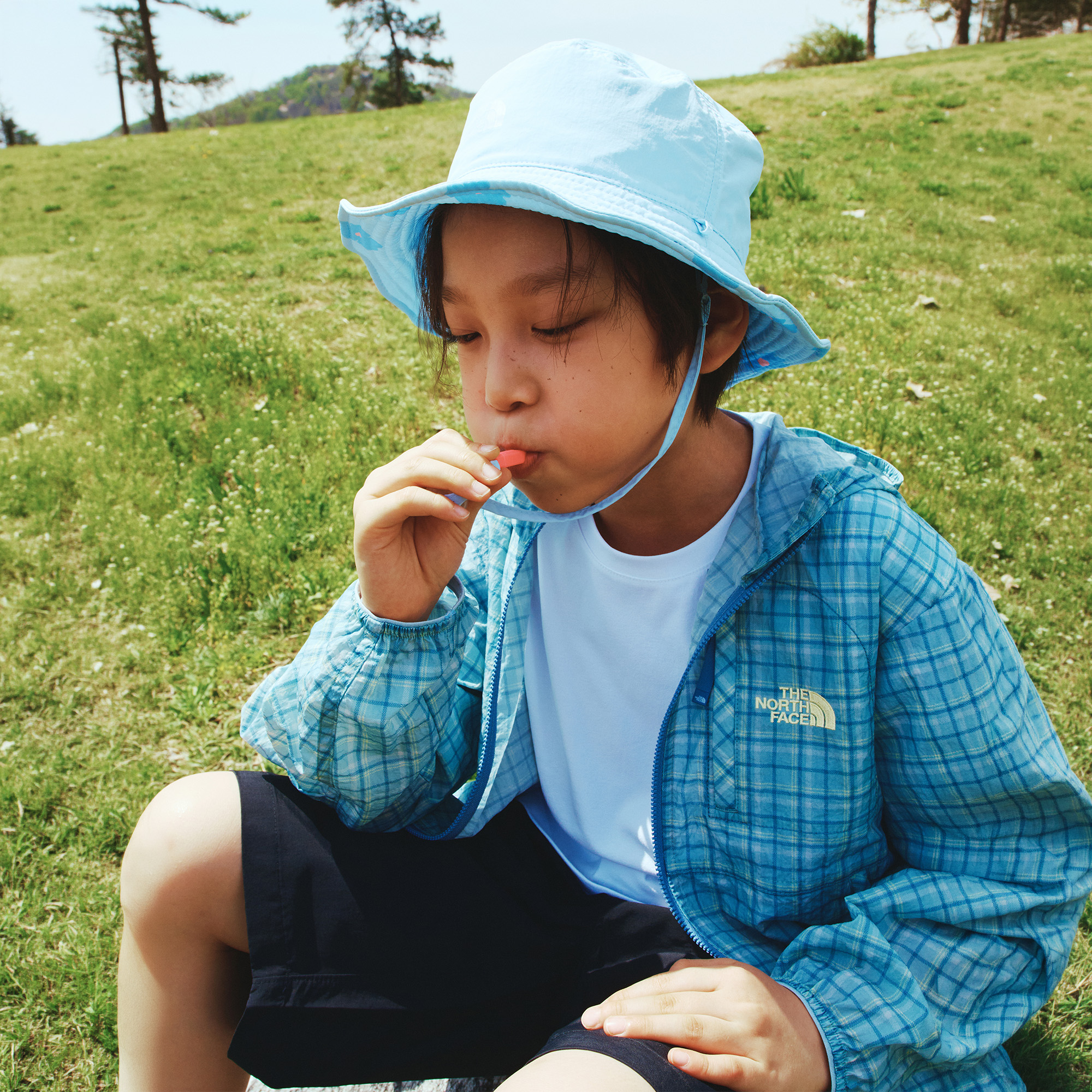 K'S REVERSIBLE BUCKET HAT